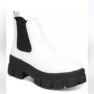 Circus by Sam Edelman Women's Darielle Lug Sole Chelsea Boots